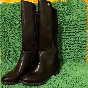 Little girl’s tall boot 👢